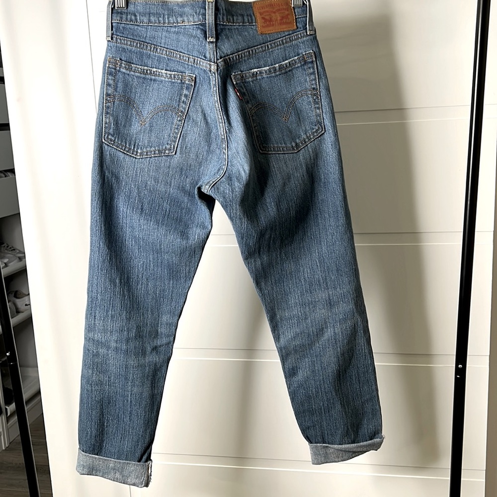 Levi’s high waisted cropped Jean in size 25